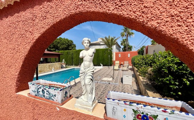 Resale - Villa -
El Chaparral - Inland