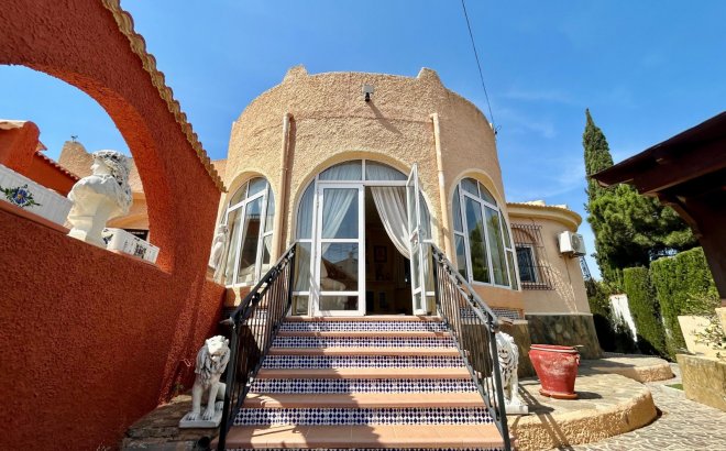 Resale - Villa -
El Chaparral - Inland