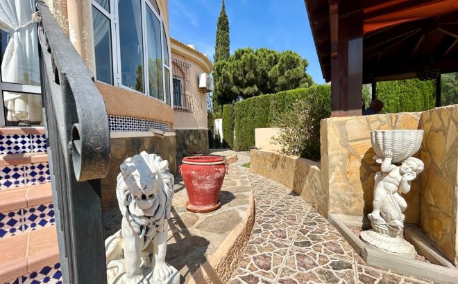 Resale - Villa -
El Chaparral - Inland