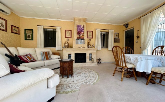 Resale - Villa -
El Chaparral - Inland