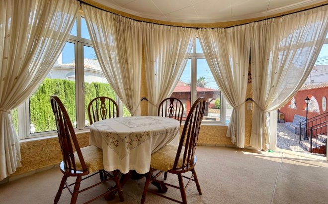 Resale - Villa -
El Chaparral - Inland