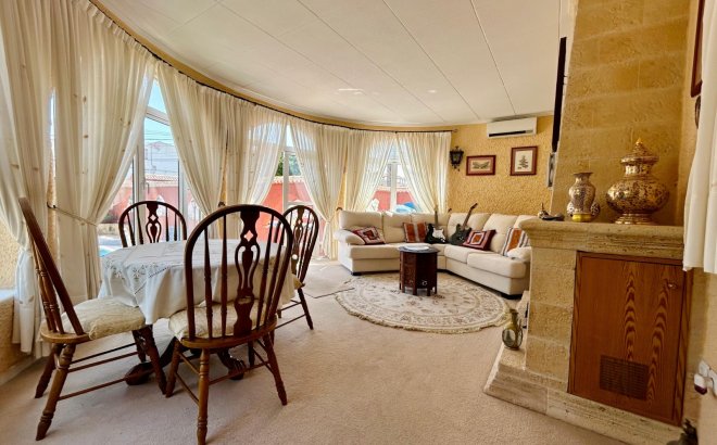 Resale - Villa -
El Chaparral - Inland