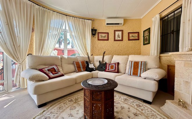 Resale - Villa -
El Chaparral - Inland