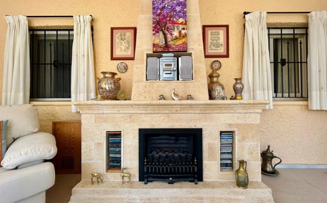 Resale - Villa -
El Chaparral - Inland