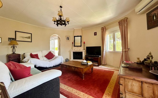 Resale - Villa -
El Chaparral - Inland