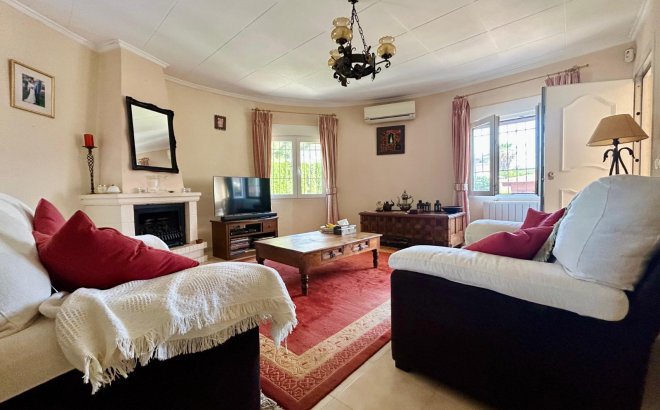 Resale - Villa -
El Chaparral - Inland