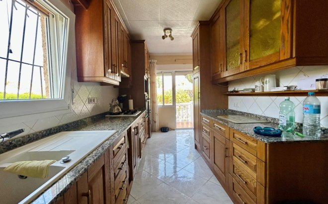 Resale - Villa -
El Chaparral - Inland