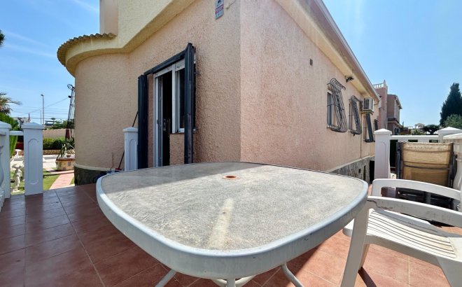 Resale - Villa -
El Chaparral - Inland