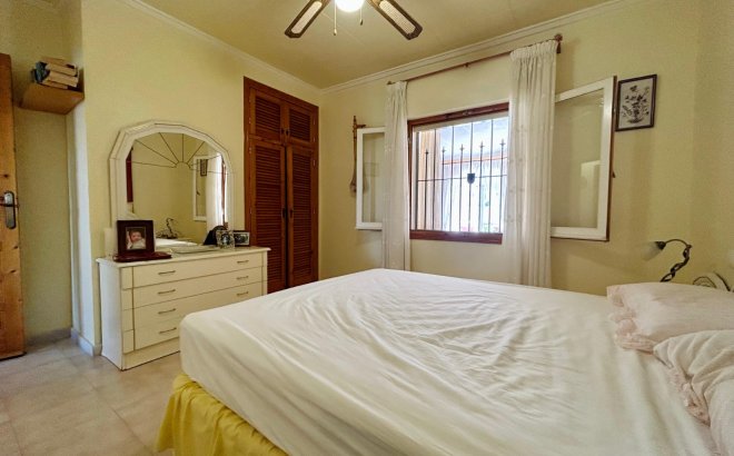 Resale - Villa -
El Chaparral - Inland