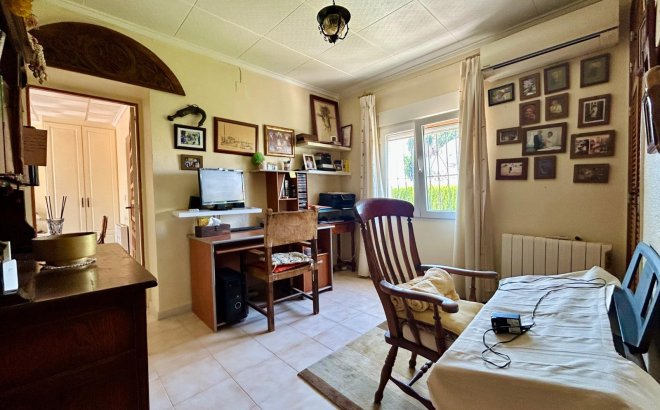 Resale - Villa -
El Chaparral - Inland