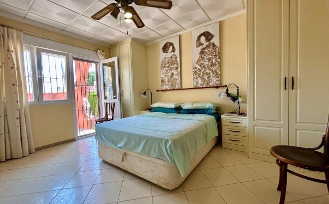 Resale - Villa -
El Chaparral - Inland