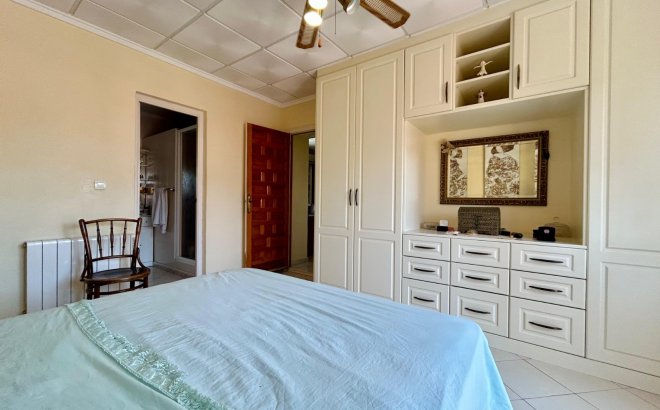 Resale - Villa -
El Chaparral - Inland