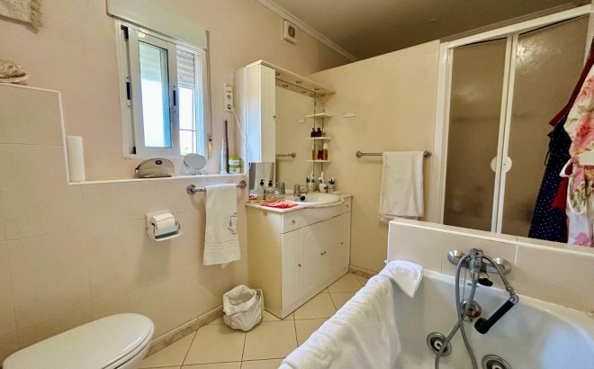 Resale - Villa -
El Chaparral - Inland