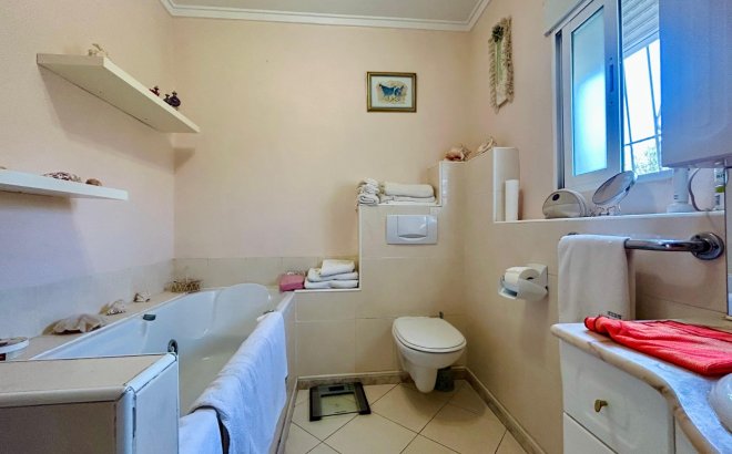 Resale - Villa -
El Chaparral - Inland