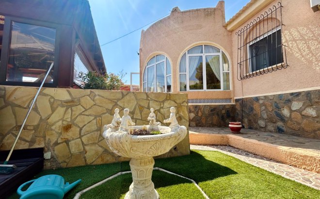 Resale - Villa -
El Chaparral - Inland