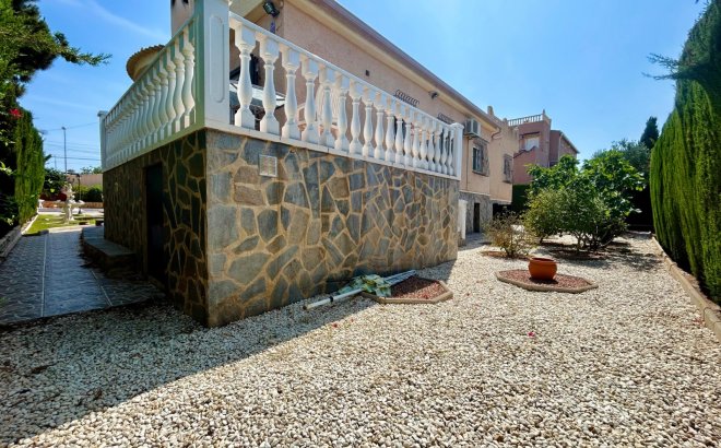 Resale - Villa -
El Chaparral - Inland