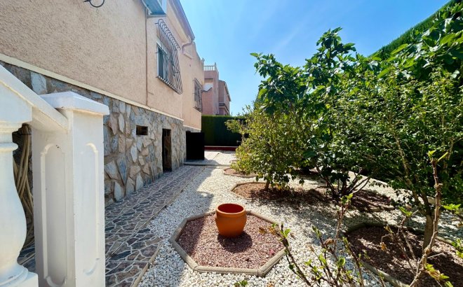 Resale - Villa -
El Chaparral - Inland