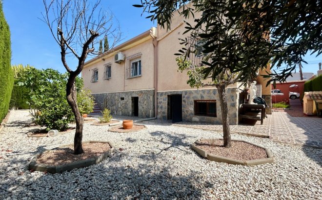 Resale - Villa -
El Chaparral - Inland