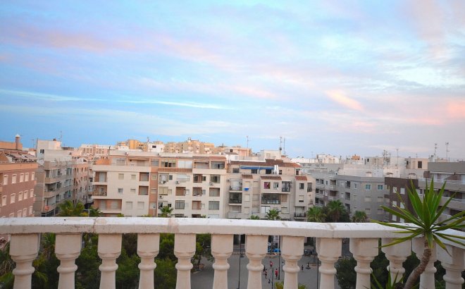 Resale - Penthouse -
Torrevieja - Playa del Cura