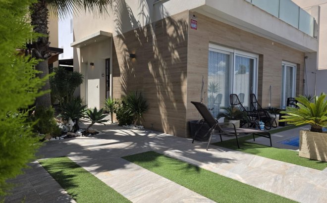 Resale - Villa -
Pilar de la Horadada - Zona Pueblo