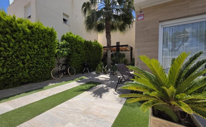 Resale - Villa -
Pilar de la Horadada - Zona Pueblo