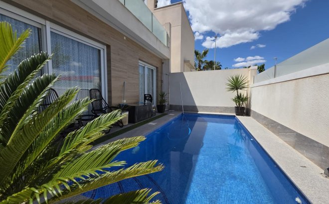 Resale - Villa -
Pilar de la Horadada - Zona Pueblo