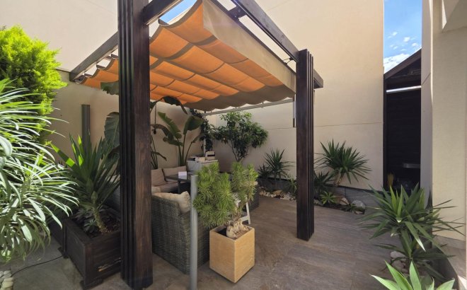 Resale - Villa -
Pilar de la Horadada - Zona Pueblo