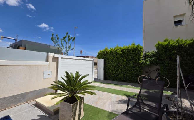 Resale - Villa -
Pilar de la Horadada - Zona Pueblo