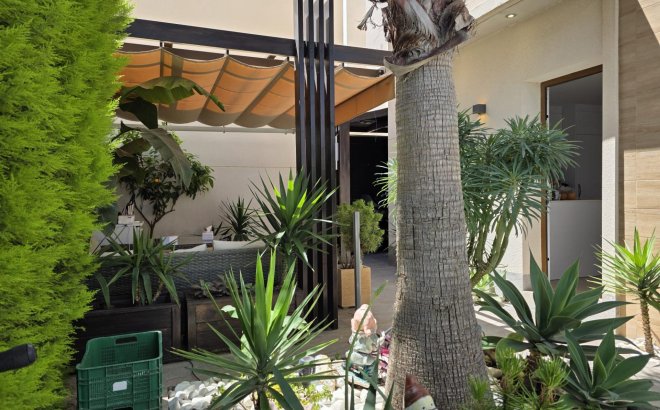 Resale - Villa -
Pilar de la Horadada - Zona Pueblo