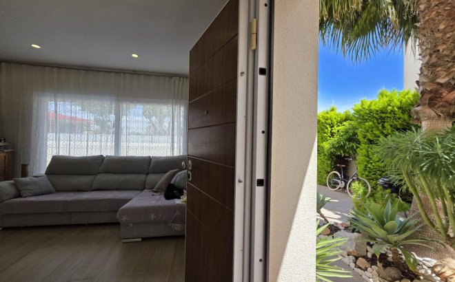 Resale - Villa -
Pilar de la Horadada - Zona Pueblo