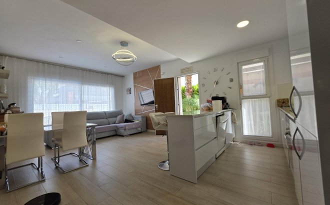 Resale - Villa -
Pilar de la Horadada - Zona Pueblo