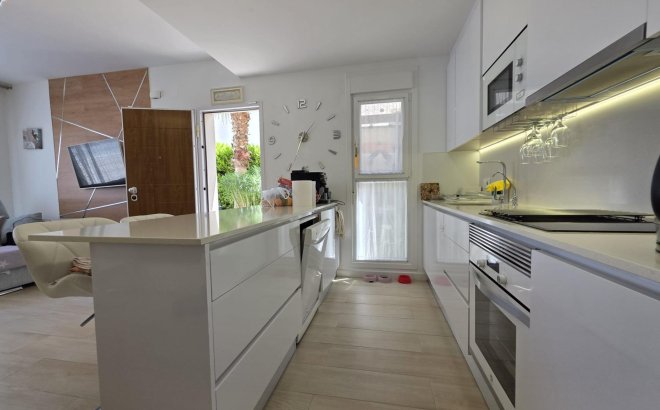 Resale - Villa -
Pilar de la Horadada - Zona Pueblo