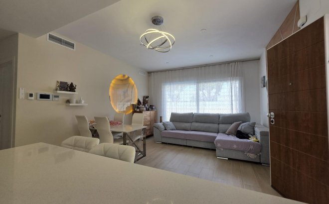 Resale - Villa -
Pilar de la Horadada - Zona Pueblo