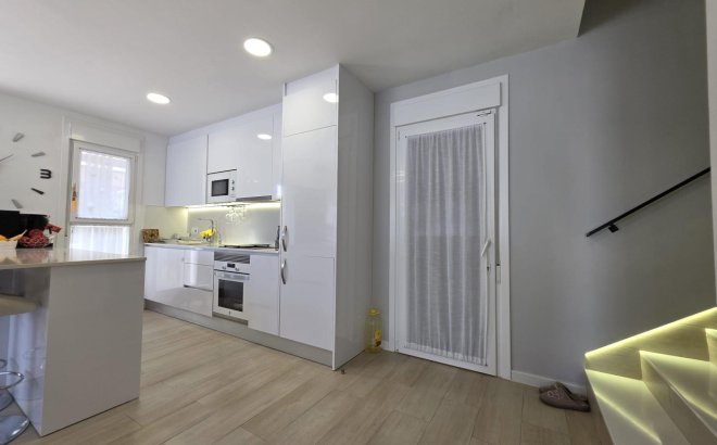 Resale - Villa -
Pilar de la Horadada - Zona Pueblo