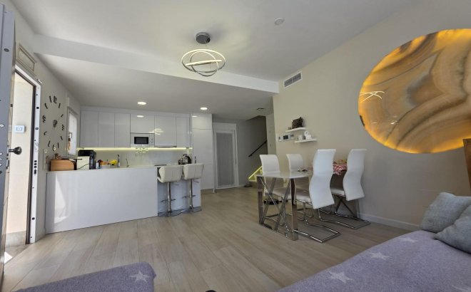 Resale - Villa -
Pilar de la Horadada - Zona Pueblo