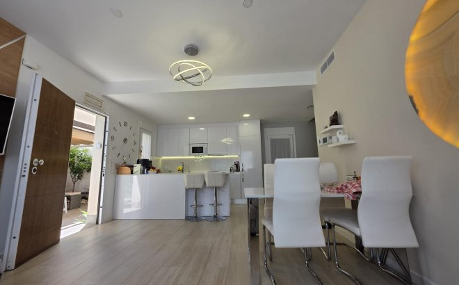 Resale - Villa -
Pilar de la Horadada - Zona Pueblo