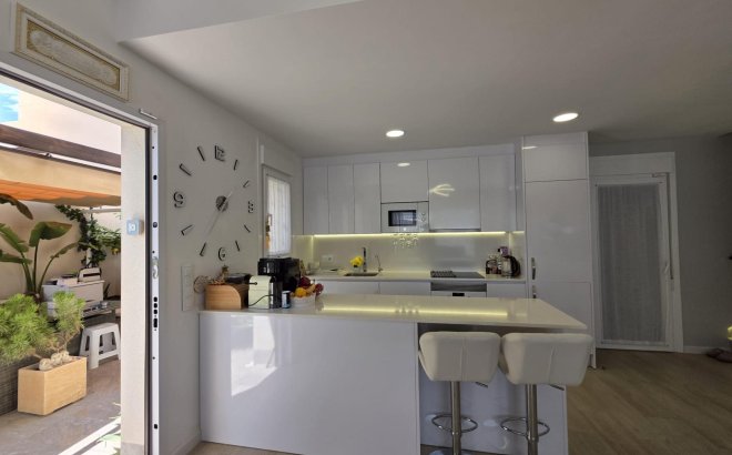 Resale - Villa -
Pilar de la Horadada - Zona Pueblo