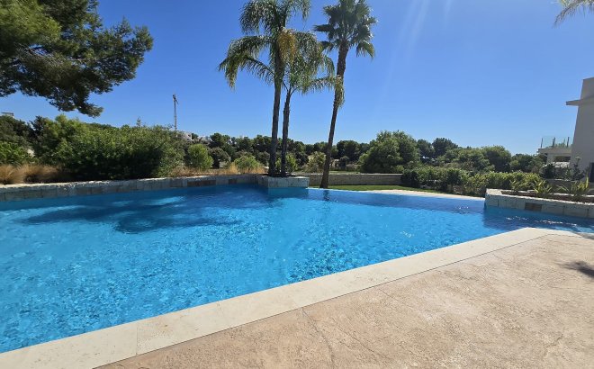 Resale - Penthouse -
Lo Romero Golf - Inland