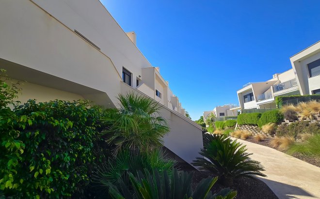 Resale - Penthouse -
Lo Romero Golf - Inland