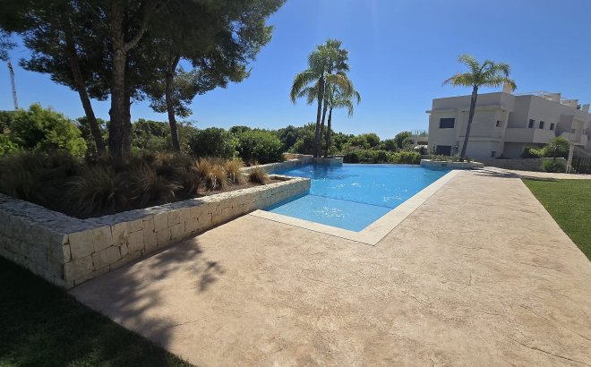 Resale - Penthouse -
Lo Romero Golf - Inland