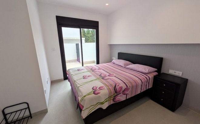 Resale - Bungalow -
Pilar de la Horadada - Costa Blanca