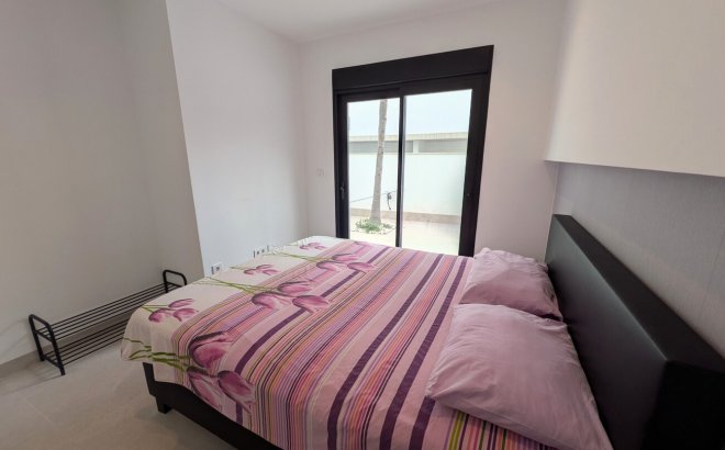 Resale - Bungalow -
Pilar de la Horadada - Costa Blanca