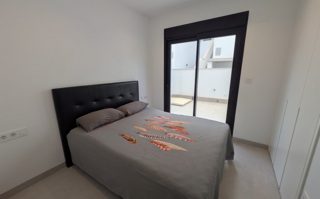 Resale - Bungalow -
Pilar de la Horadada - Costa Blanca