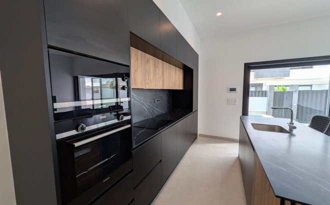 Resale - Bungalow -
Pilar de la Horadada - Costa Blanca