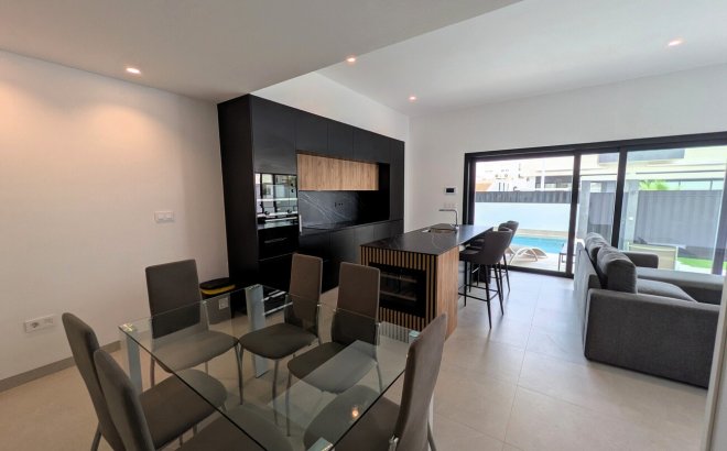 Resale - Bungalow -
Pilar de la Horadada - Costa Blanca