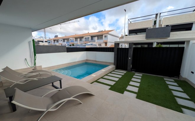Resale - Bungalow -
Pilar de la Horadada - Costa Blanca