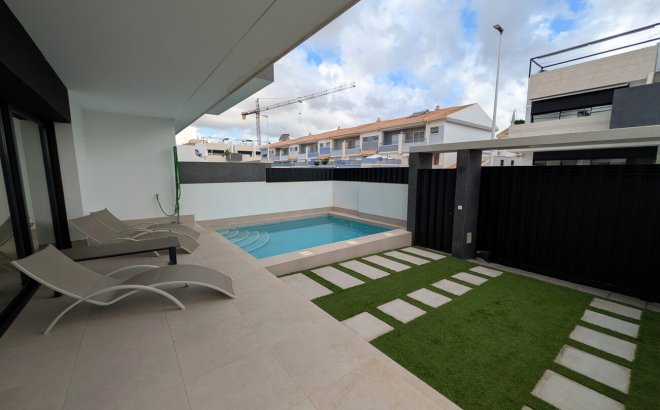 Resale - Bungalow -
Pilar de la Horadada - Costa Blanca
