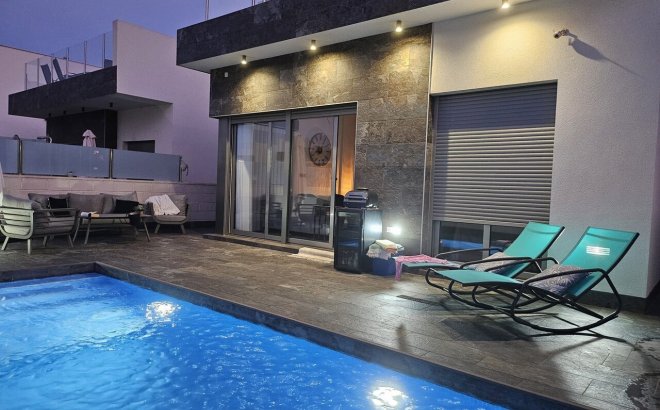 Resale - Villa -
Orihuela Costa - Costa Blanca