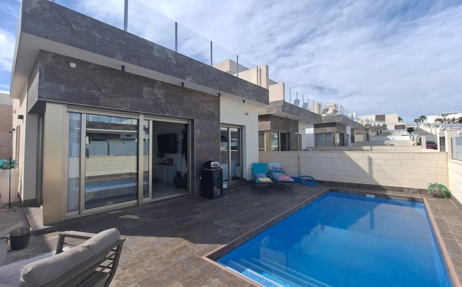 Resale - Villa -
Orihuela Costa - Costa Blanca