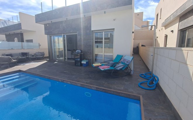 Resale - Villa -
Orihuela Costa - Costa Blanca